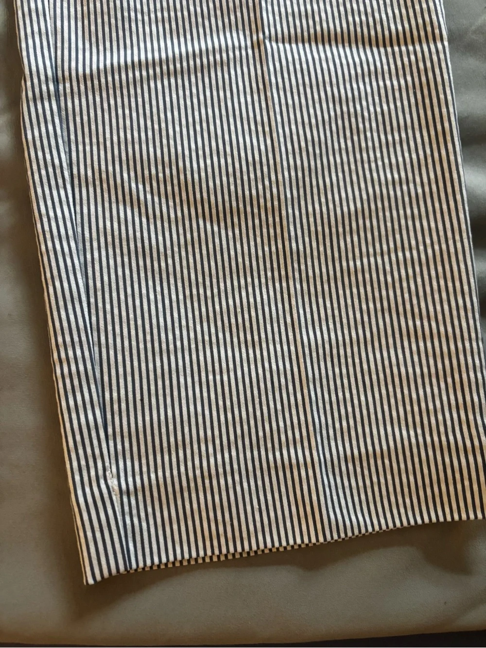 Ann Taylor Factory Signature Seersucker Ankle Pants Size 8 Blue & White Stripe